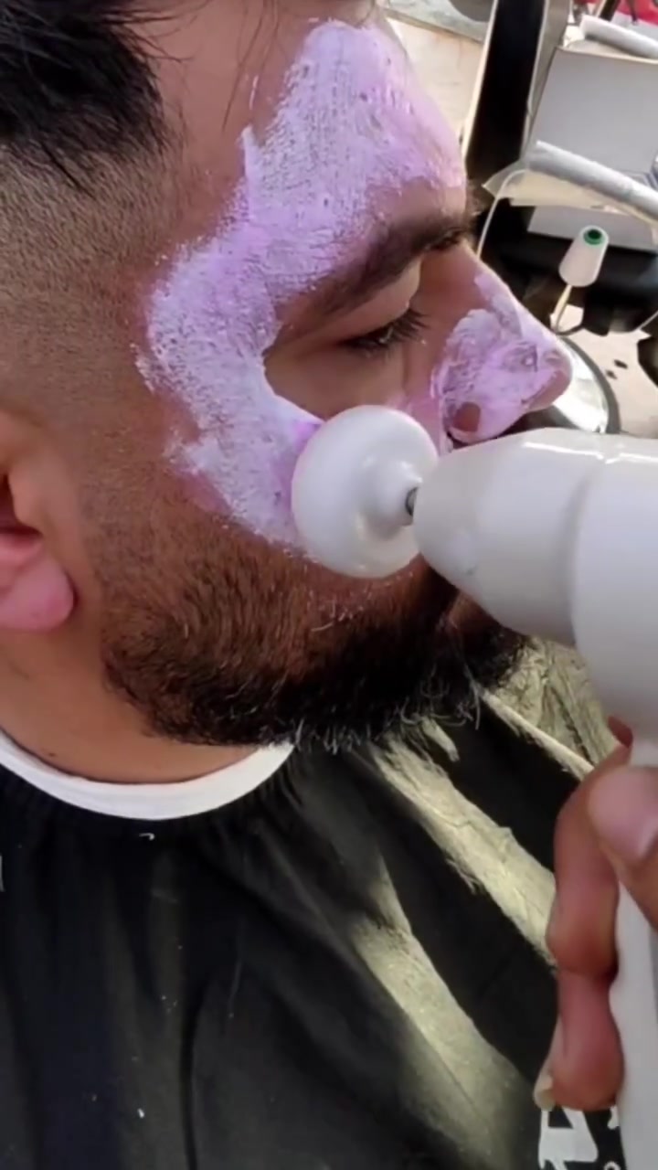 كلنه محتاجين هيج تغيير وعنايه بالبشره 💈😍💇🏻‍♂️
وخاصه بالصيف☀🥵

حلاقه + تنضيف بشره بالجهاز+ بخار  💆🏻‍♂️
كل هذا ب (8 💵) فقط 

حلاقه Black 💈

العنوان الحسينيه الجريخي تقاطع بيت ورد
 مقابل حسينيه ابو الفظل العباس 

*********** 📞 سجاد الحلاق
