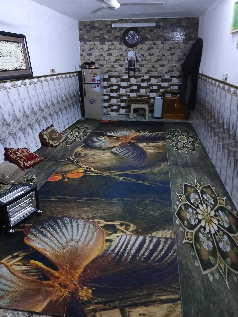 السلام عليكم بيت للبيع مساحه 175 موقع حي طارق شارع الوسط فرع عالم الحليب مقابل المدرسه البيت مال مسيح بي 4غرف وستقبال ومطبخ وصاله وصحيات فوك البيت قاطين وصحيات جوه وحمام داخلي البيت عكاده الصطح شتايكر جديد مسوي البيت كله كاشي اي ستفسار اتصل ***********
