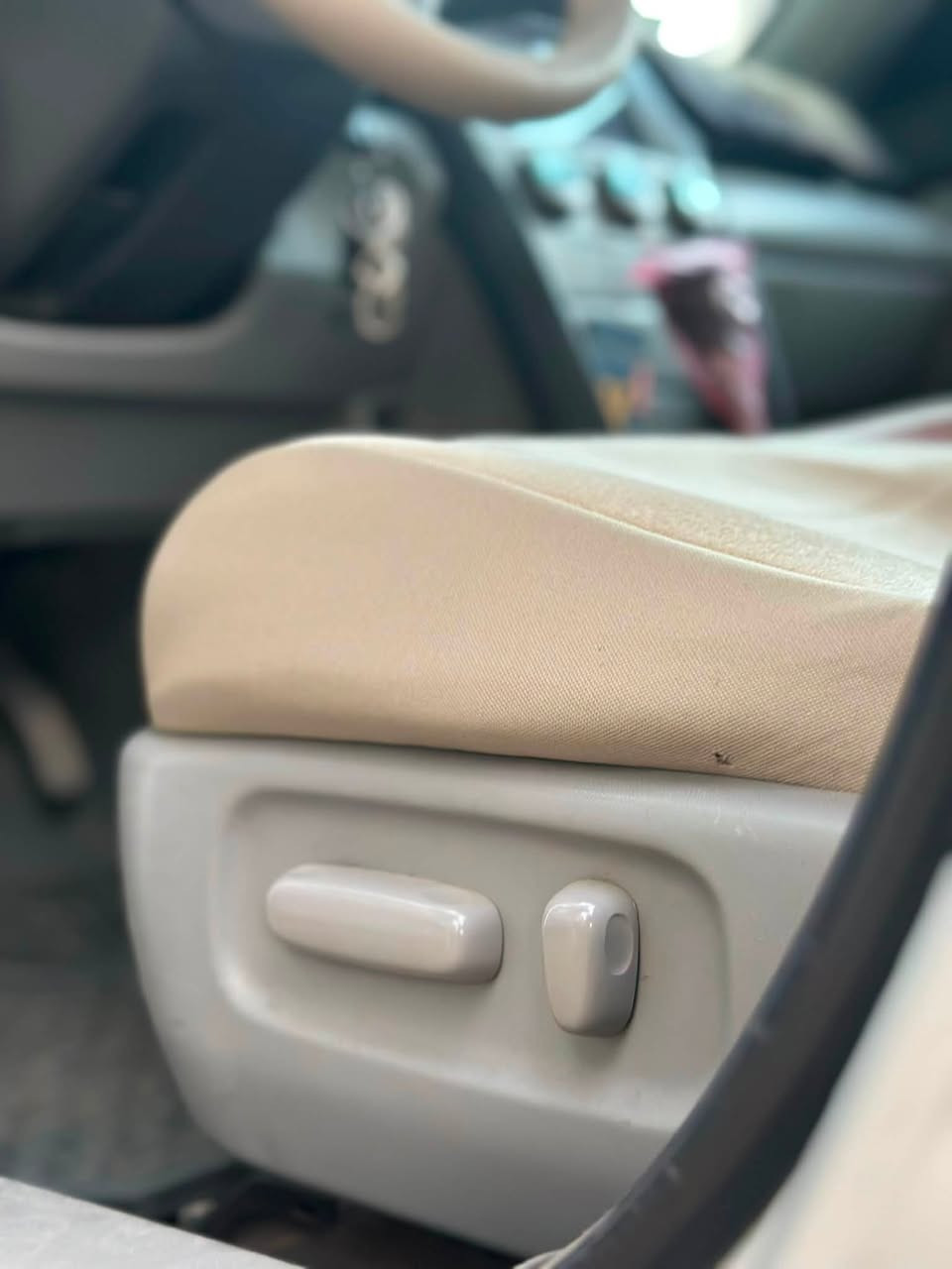 كامري GLX موديل 2008 سعره 106 مواصفات فول فول سقف سلايت برده خلفية شاشه ايباد حساسات كشن كهرباه غرفة صاج مرايات شفط  و سياره كير محرك كفاله عامه من كلشي  سياره بيه فقط بونيت صبغ بدون دواخل ، رقم سنويه جديدد بسمي بشرط تحويل  عنوان كركوك اسكان *********** اسيا *********** كورك
