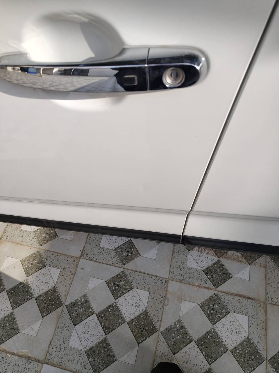 السلام عليكم كيا سورنتو موديل ٢٠١٤خليجي كفالة عامه رقم كربلاء انكليزي سياره جديده معه الكلمه ٧راكب محرك ٢٤٠٠ماشيه اصل ٢٠٠ سيارة بصمة بردة اصلية فول عدا البنوراما قمارة حديد مكان ديوانيه بيع او مراوس ***********
