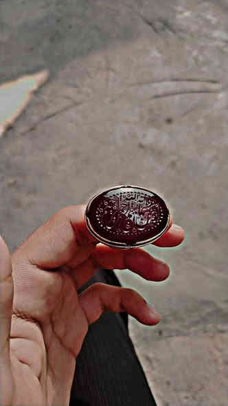 ​💍🔥 للبيع: خاتم العقيق اليماني الفاخر والنادر 🔥💍
💎 تفاصيل الخاتم:
​الحجر الكريم: عقيق يماني أصلي بلون مميز (مع شهادة الضمير والذمة على الأصالة).
​الصياغة: صياغة يدوية ثقيلة ومتقنة، ​نوع الفضة: فضة عيار 950 النادر ​اسم الصائغ: من إبداع أنامل "قيس الصائغ" 
النقش الروحاني: يحمل نقش حرز السيد علي القاضي على وجه وفص الخاتم (منقوش وجه وظهر)،
​💰 السعر: [250]وبي مجال حق الجيه 
​📍 الموقع: [ العماره ]
​📞 التواصل: [***********]
​ملاحظة هامة: الخاتم يُباع بضمان أصالة العقيق والصياغة (فضة 950)، وهو مخصص للمقتني الجاد.
