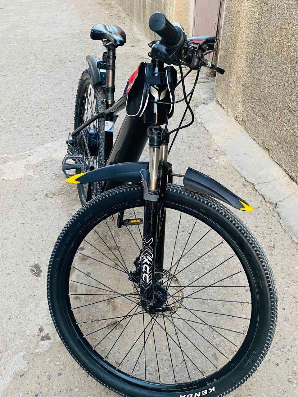 السلام عليكم للبيع بايسكل شحن ليثيوم ياباني اصلي مال باله ماركه بطاريه 36فولت ملف 500 واط يجي وياه بصمتين وسويجين مكاني بغداد جديده سعر 500 وبي مجال *********** مامتواجد خاص فقط على الرقم
