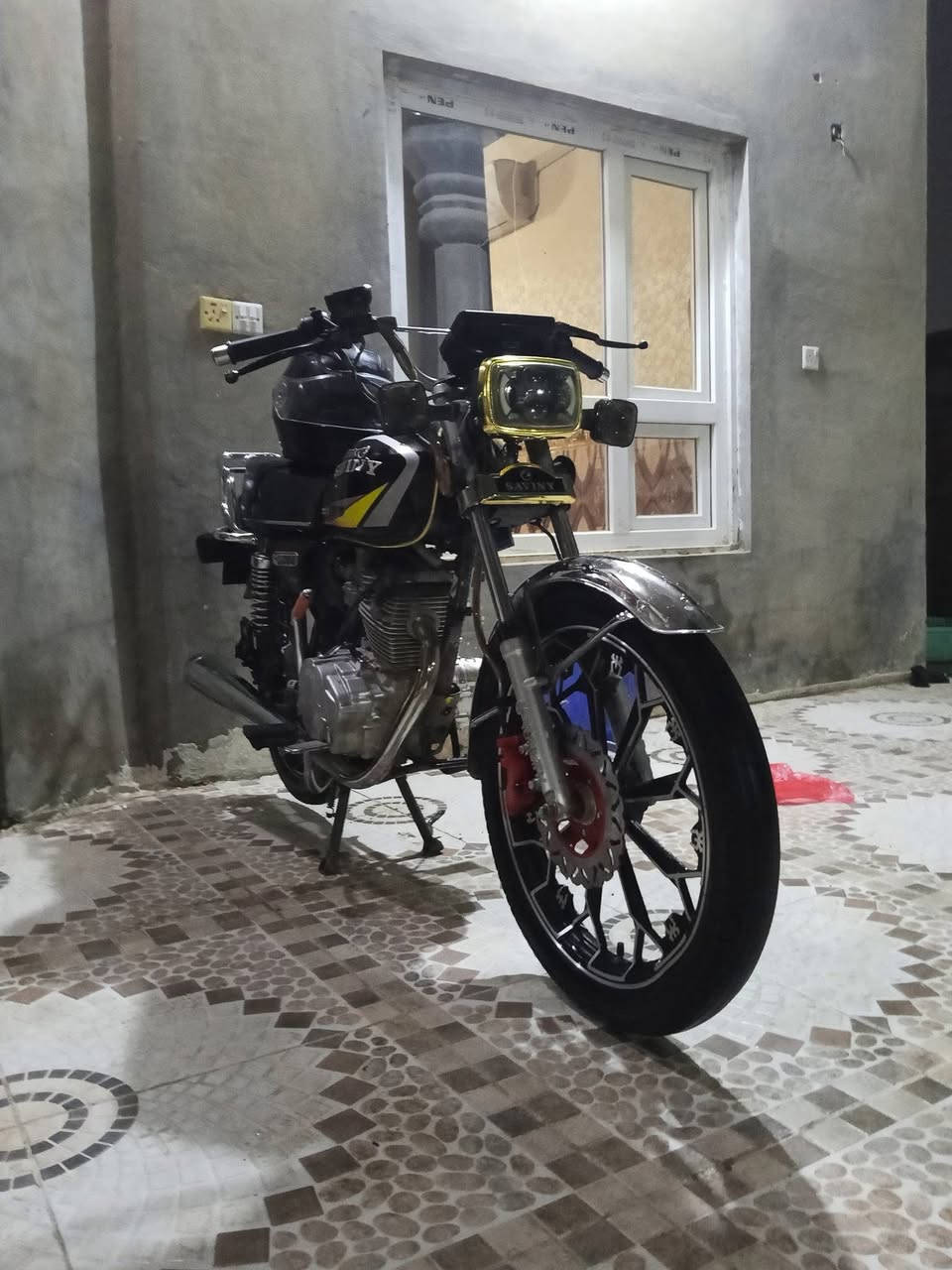 السلام عليكم للبيع سونك سيفان موديل2024 شرط محرك كير مامفتوح الدراجة نضيفة العنوان تكريت العلم قرب سيطرة 14 السعر 650 واتصال على الرقم ***********
