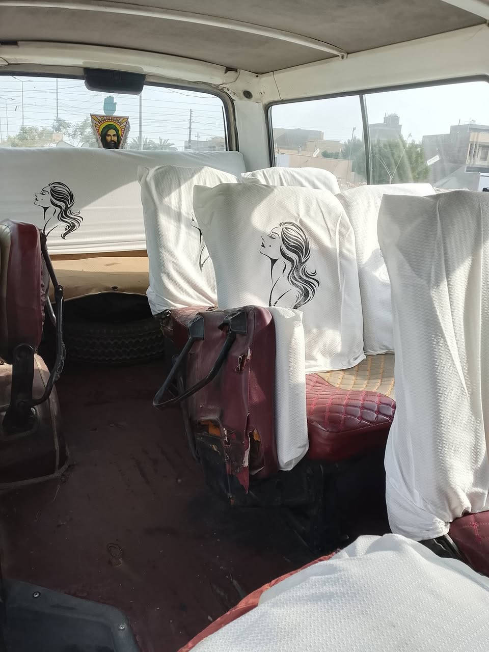 السلام عليكم فتون جمبي 2008مكينه وكير كفاله عامه تهم تاير سياره بدون صبغ وبدون ضربه سياره جاهزه للشارع مصفرة هيئه وغرامات سنويه ل2030 مكان بغداد الزعفرانية..الرقم ***********
