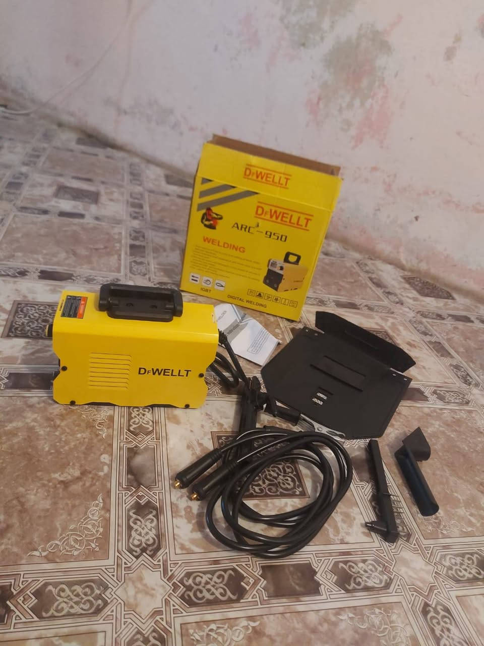 مكينه لحيم ب30 قفله تلحم وتهرش حجم زغير 950 امبير.... شرط الفحص والشغل مكاني القرنه المحكمه جسر المشاة ***********
