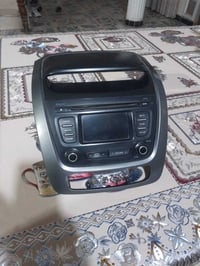 للبيع شاشه صغيره مع الاطار كيا سورنتو مكاني بغداد للإستفسار ٠٧٧١٩٠٤٢٧٢...