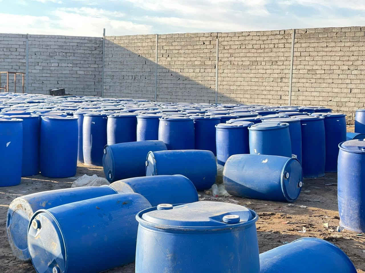 يتوفر مجموعة من البراميل 250 - 260 لتر ابو حاشيتين بكميات كبيرة جدا
وبأسعار مناسبة جداً جداً 
(   جملة    +    مفرد   )
العنوان /#محافظة_الديوانية #قضاء_الشامية
الرغيلة قرب السيطرة الرئيسية مقابيل الملعب الخماسي
*********** 
***********
