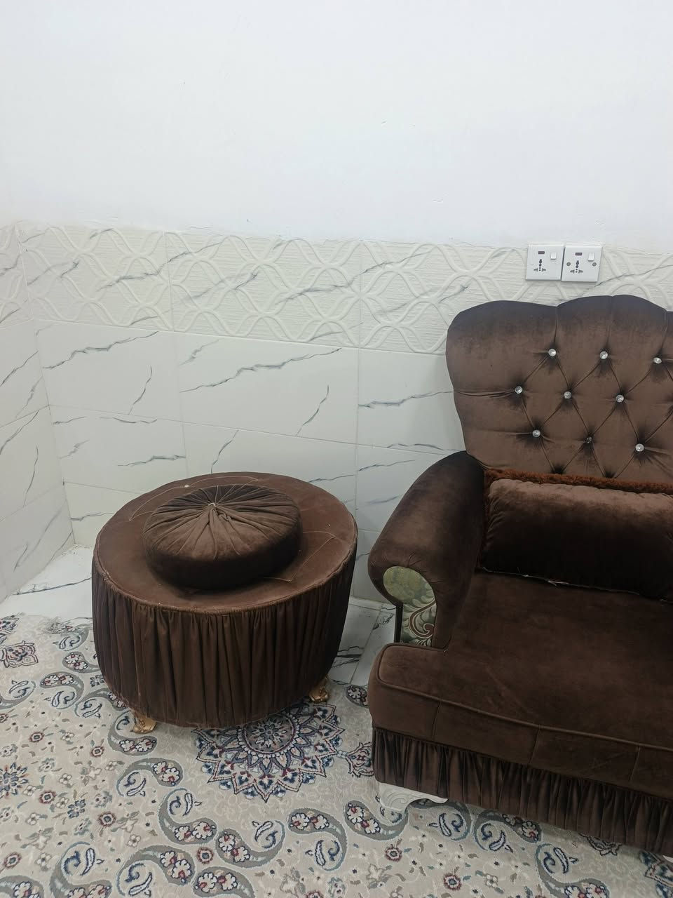 كرسي وطبلة للبيع 
***********
