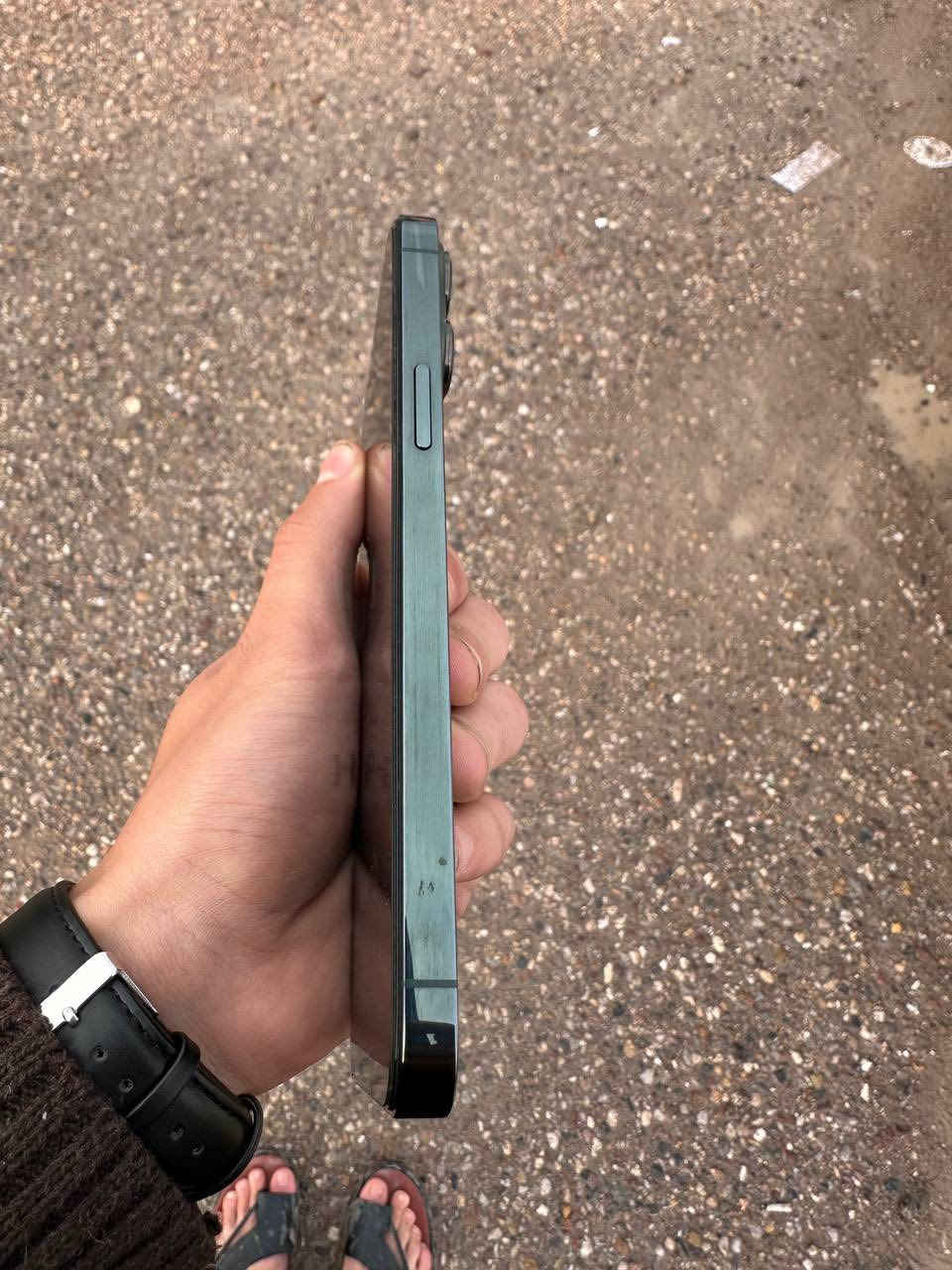 ايفون 13 برو ماكس
لون : زيتوني 
نضافة : 100%
بطارية : 85 
ذاكرة : 265
الجهاز شرق اوسط مو امريكي ولا صيني مع كارتونة وشاحنة الاصلية مال شركة ماستر گروب  الجهاز مبدل فقط شاشة اصلية غير نقص مابي 
خلي سعرك اذا عجبني نتوكل على الله 
للتواصل : ***********
