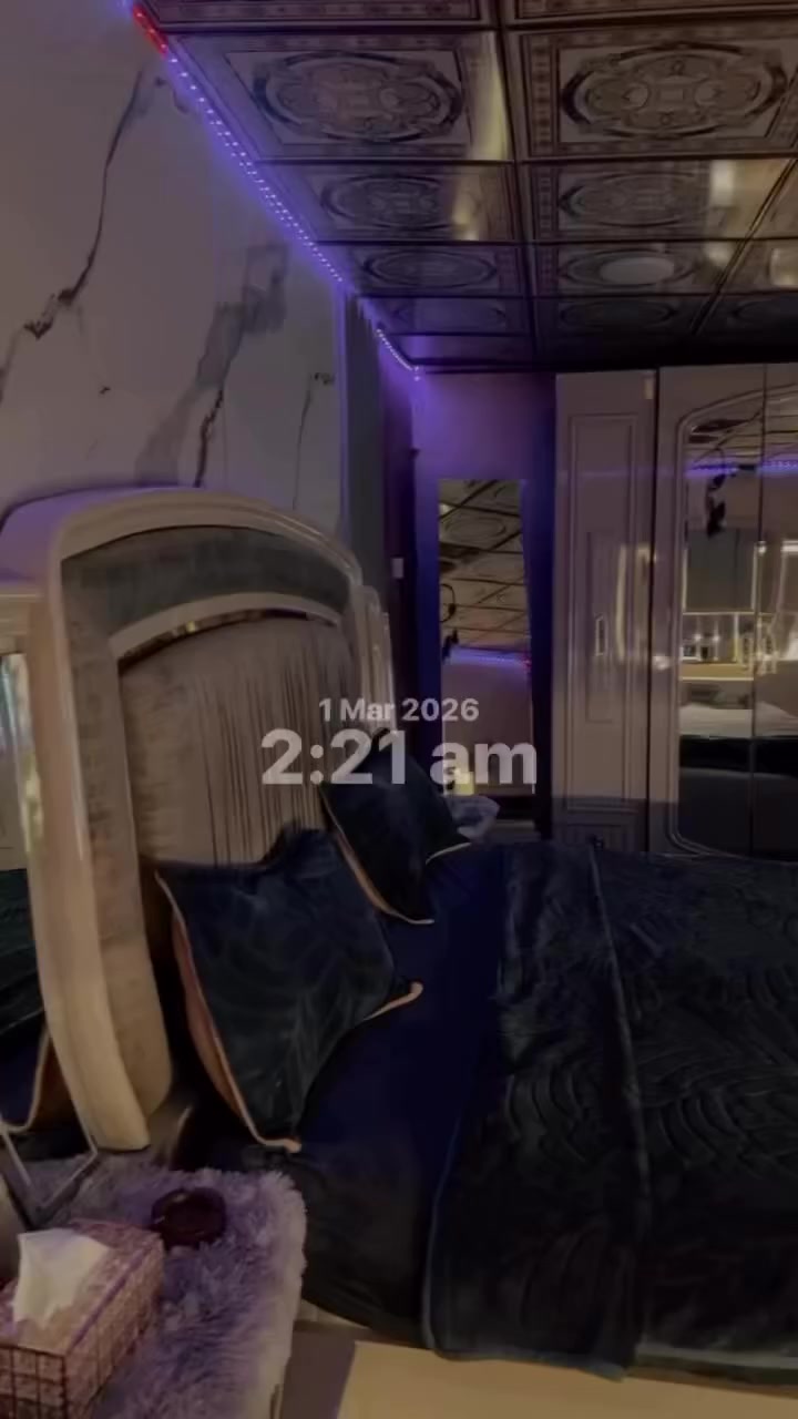 غرفه تركيه خشبها بلوك اصلي الون اوف وايت الغرفه 11 قطعه تجي مفصله تفصال للستفسار على ههاذه الرقم*********** للشراء فقط رجاءآ
