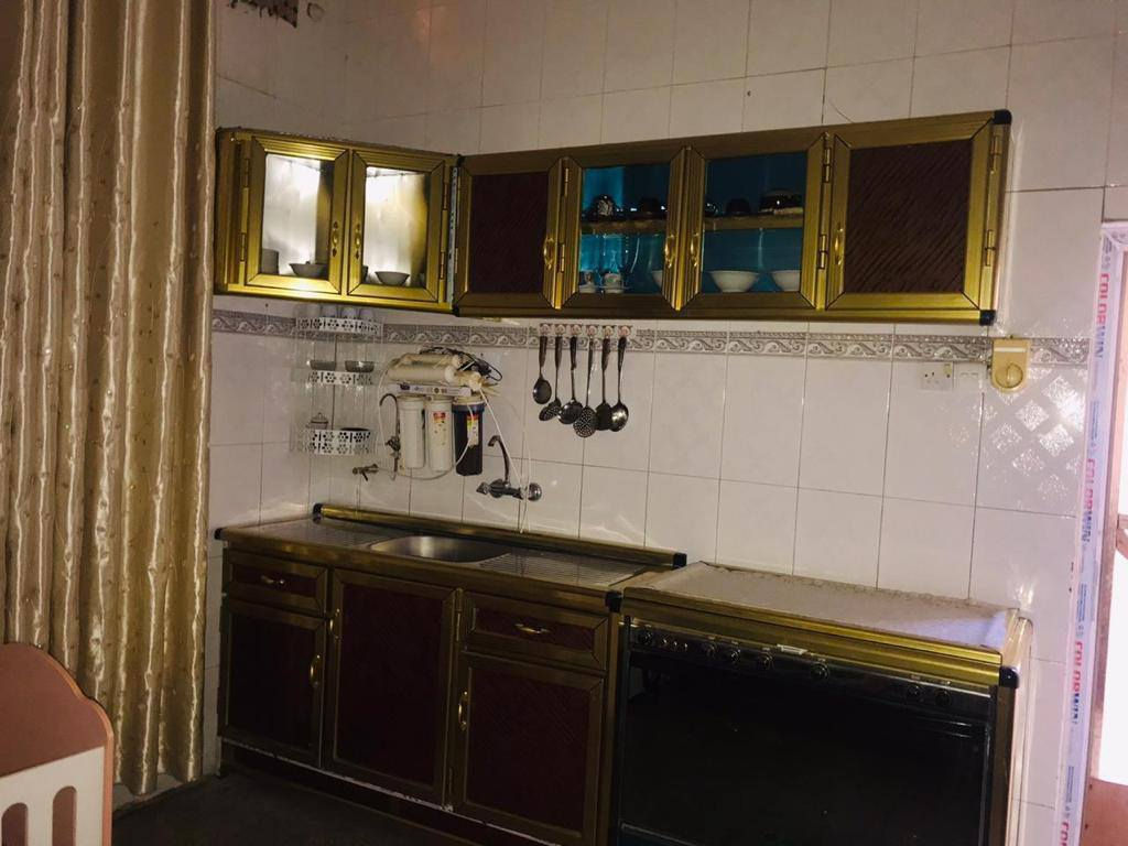 السلام عليكم 
بيت طابق واحد للبيع
العنوان الصوفيه الثانية قرب جامع النور

مرقم بابلدية طابو زراعي سند 25

المساحة ٤٥٠ متر
النزال ٢٨
الوجه ١٦

السعر ١٤٠ مليون قابل للتفاوض 

كلدور واستقبال وصاله وغرف نوم ٢  ومطبخ حار بارد وحمام داخلي وخارجي

للمزيد من التفاصيل
 يمكنكم زيارة مكتبنا مكتب العين العقار ع شارع 40 مدخل الصوفيه الثانية 
او الاتصال على الارقام التاليه 
***********
***********
***********
