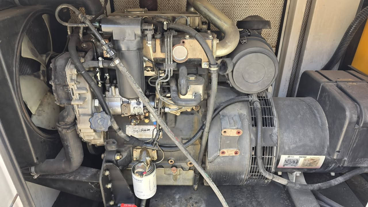 للبيع مولد 60 KVA (بيركنز أصلي) 
• ​نوع المحرك: بيركنز (Perkins).
• ​القدرة: 60 KVA.
• ​الحالة: نظيف جداً (كاتم للصوت).
• ​الموقع: الكوت. ( يوجد توصيل )
• ​الفحص: جاهز وبشرط الفحص.
• للاتصال ***********
