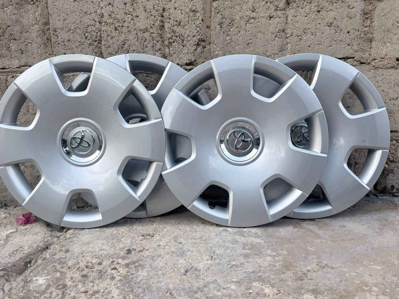 السلام عليكم للبيع درع امامي السعر 275
كبات بلاد السعر 80
المسجلات واحد زيرو سعره 60 الثاني ب40.
مكانب بغداد المدائن رقم صاحب الغراض ***********
