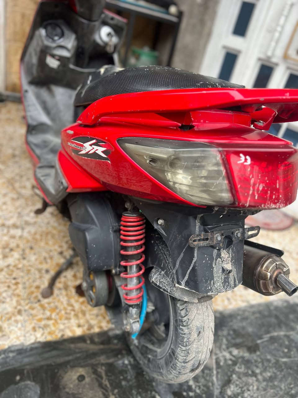 السلام عليكم سكنس فحل كوري 
مكينه كهربائيات  مكفوالات 
تايرات جدد 
بوشه 59
كلجات امامي خلفي رياضي 
سلف رياضي سبع الوان 
نقصها قبغ كلج  
غراضها كلها اصلي  
السعر 700وبيها مجال 
العنوان الشعب 
***********
الدراجه نضيفه
