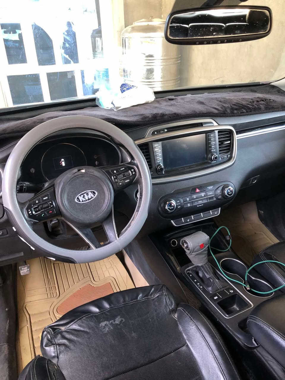السلام عليكم اخوان كيا سورنتو للبيع السيارة فول مواصفات للئخير 
السيارة اربع كامرات 
الجنطه كهرباء 
السيارة وارد امريكي 
ابيع السياره صبغ و حزام 
السيارة ماشيه 136
مكان السيارة لانبار 
السعر 143 وبيه مجال 
تفاصيل اكثر على هذا الرقم 
*********** 
المحرك 6 سلندر
