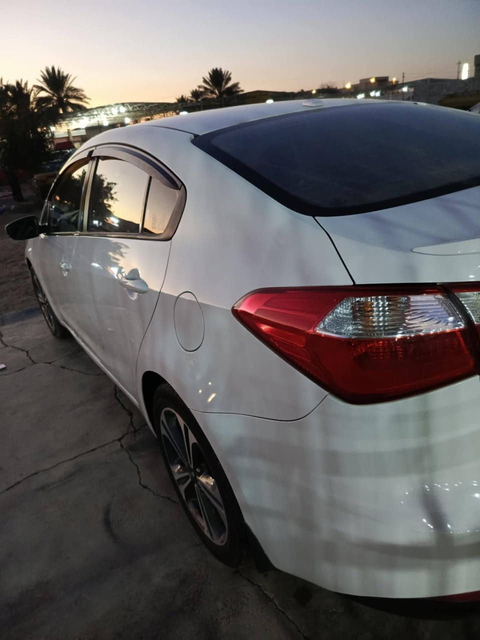 سلام عليكم سيراتو 2013 شكل ال14 الصبغ نص جاملغ خلفي والباب يعني قطعه ونص فقط رقم سليمانيه دولي لل30
محرك1600 دوش لافتح ولاتبخير ولاتنقيص
تحكم ستيرن جهتين
سبايدر بلادي
شاشه كامره
ماشيه 190
ويل١٧ بلادي
مكان السياره (سامراء) 
السعر $117وبيه مجال
الشراي يتصل ***********
