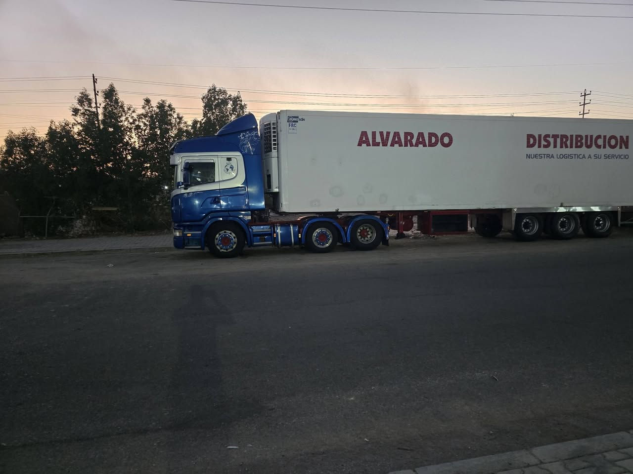 سكانيه سنكل 2005 سنويه جديد بسمي براد سور سمك 7 جهاز SL200 تخم تاير عادي بس راس تنباع عادي السعر خاص ***********
