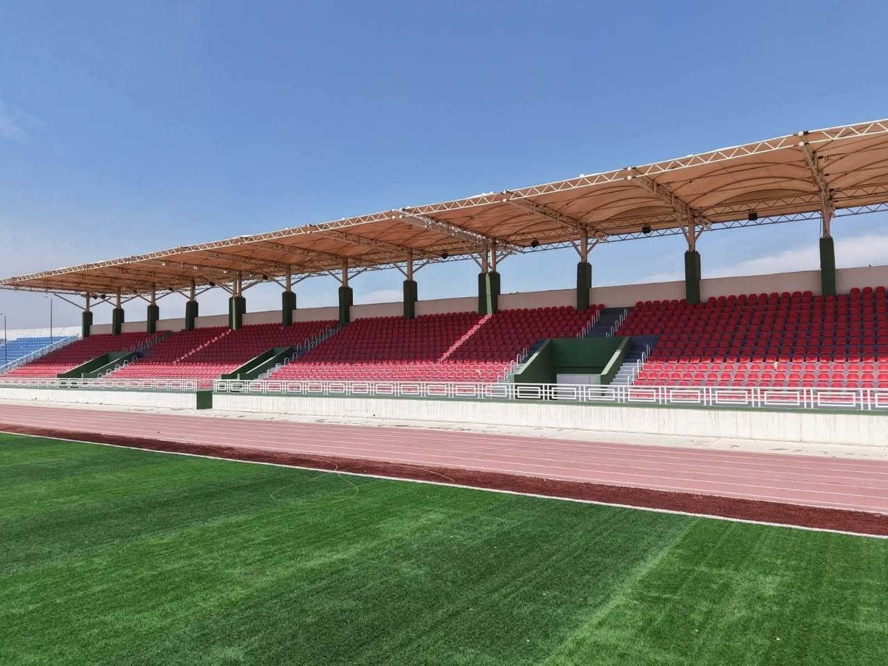 🔥 هل تفكر بإنشاء ملعب رياضي بمواصفات عالمية؟ 🔥

⚽️🏟️ نحن الخيار الأول لتجهيز وتنفيذ الملاعب الرياضية في العراق بخبرة تتجاوز 15 عاماً من العمل والإنجاز.

✅ جميع أنواع العشب الصناعي
✅ شعيرات هولندية أصلية عالية الجودة
✅ أحدث الأسطح الرياضية العالمية
✅ تنفيذ احترافي وفق المواصفات الدولية
✅ ضمان حقيقي لمدة 5 سنوات

🏆 نفذنا العديد من المشاريع الناجحة في مختلف محافظات العراق، وما زالت ملاعبنا شاهدة على جودة العمل والإتقان.

⭐ لماذا تختارنا؟

✔️ جودة مضمونة
✔️ أسعار منافسة
✔️ سرعة في الإنجاز
✔️ فريق متخصص وخبرة طويلة
✔️ متابعة كاملة من بداية المشروع حتى التسليم

⚽️ إذا أردت ملعباً يلفت الأنظار ويصمد لسنوات طويلة، فنحن جاهزون لخدمتك.

📍 فروعنا:

1️⃣ بغداد – الكرادة – شارع 62

2️⃣ واسط – الكوت

3️⃣ البصرة – شارع الوفود

📞 للحجز والاستفسار:
***********

***********

🇮🇶 نصنع الثقة... ونبني ملاعب المستقبل

#عشب_صناعي
#تجهيز_ملاعب
#ملاعب_خماسية
#ملاعب_رياضية
#بغداد
#الكوت
#البصرة
