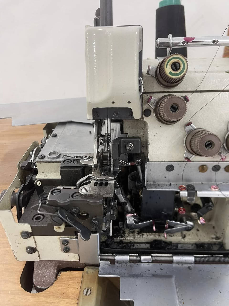 السلام عليكم للبيع مكينة خياطة اوفر برذر اصلية حالتها ممتازة وجداً نظيفه السعر 350 الف 
للتواصل ***********
المكان بغداد
