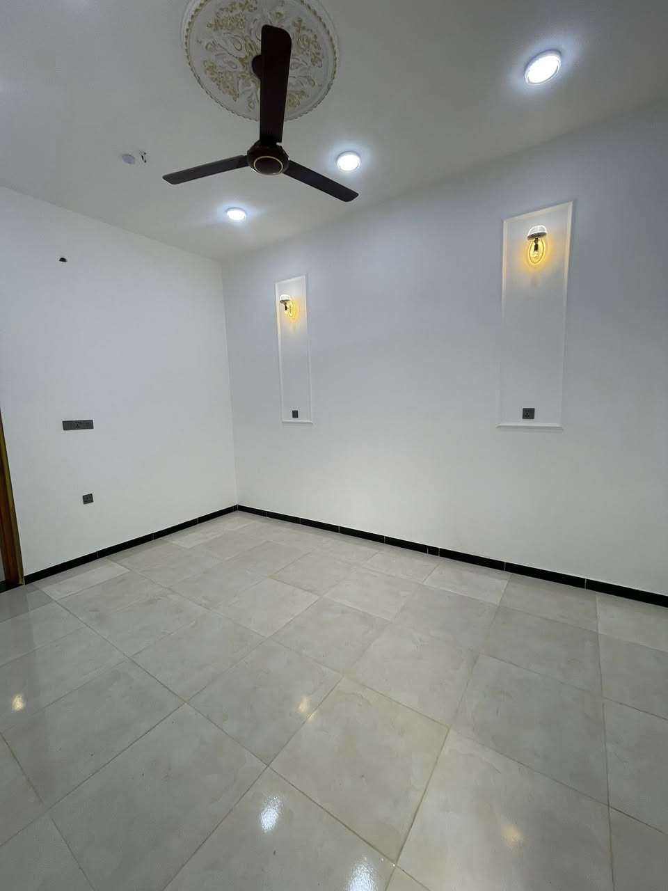 #بيت #اكسبلور. #الجميع #للبيع

📍موقع مميز ع شارع العام نهرخوز الطريزاويه 
✅مساحه 200 متر   
✅بناء البيت كامل طابوق 

يحتوي ع غرفتين وصالتين ضيوف و مطبخ وديوان خارجي وكراج كبير يسع يسارتين وصحيات داخليه وخارجيه 

سعر 140 وبي مجال 
*********** - ***********
