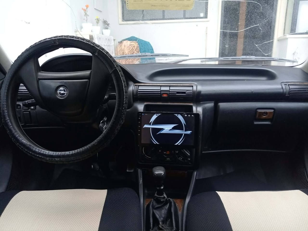 السلام عليكم استر للبيع الموديل91 قفل مركزي بور  سياره بدون قطره معجون خام فقط تطويز  كابون بنزين رقمها سنويتها الجديده شرط المكينه والجير السعر 46 ***********
