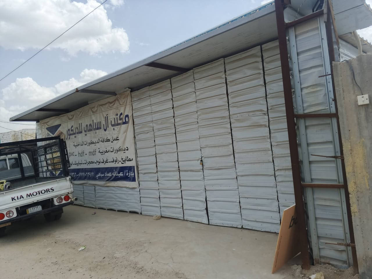 سلام عليكم قطعه بحي الشرطه صايره بل وجه 
تحتوي على معمل سندويج الكاع صب مساحه الكليه 800/نزال56/وجه13/ /او تنباع كامله مساحه1600وجه32ونزال56 مع بيت طابقين 
*********** الاستفسار وتساب
