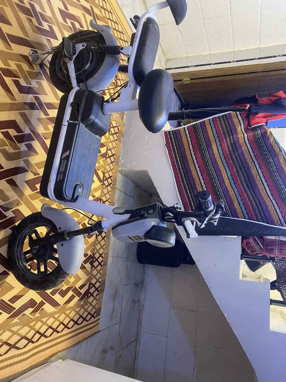 سلام عليكم دراجه شحن البيع دراجه كمله نقصه فقط سكليتر سعر150مكان مدينة الصدر***********

