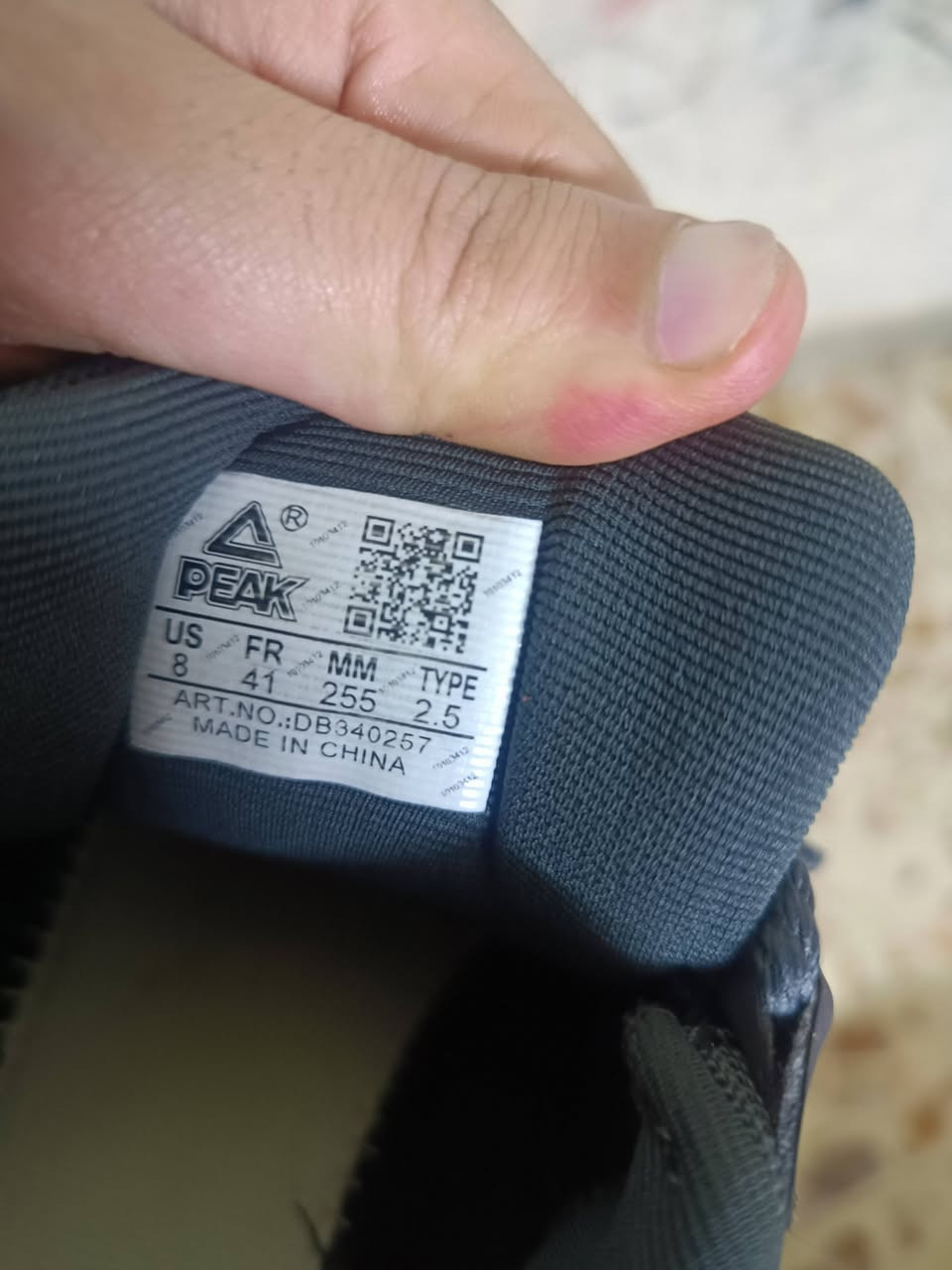 حذاء بالة كلش نضيفه ومريحة قياس 41 بل حقيقة احلى من صوره سعر 20 العنوان ساحة عدن وره جوازات ***********
