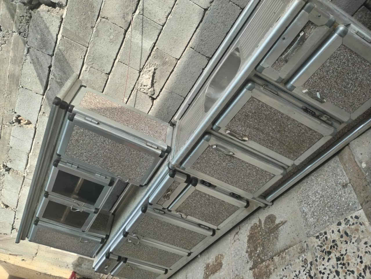 ***********كاونتر مترتين مستعمل وسنك متر و30  العنوان ابو الخصيب البهادريه يم محطه الغاز يوجد خدمه توصيل الاستفسار خاص
