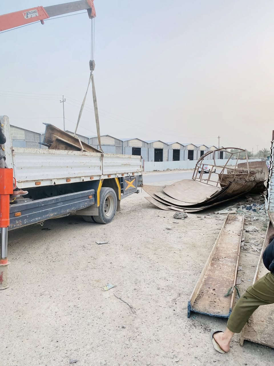 6 قطع شيلمان للبيع الطول 5 متر 
يستخدم للشواصي والهياكل الثقيله
كل قطعتين طن الى شويه 
يباع مصلحه فقط 
بغداد قرب جسر معمل الغاز المصابيح
***********
