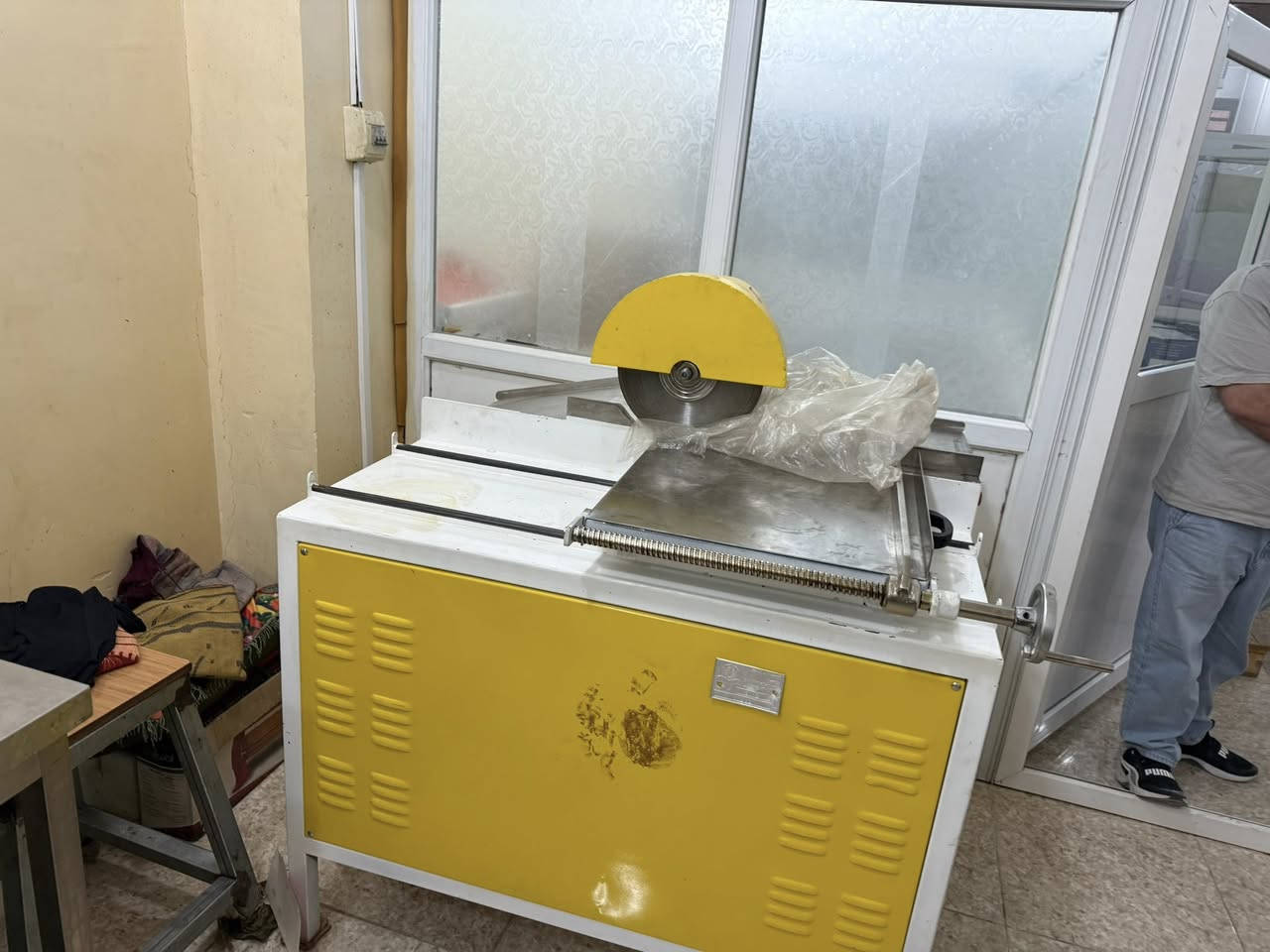 مكائن مستخدمه لتصنيع وتغليف الجكليت الحلقوم من السما قمر الدين بانوعها للاستفسار راسلني ***********
