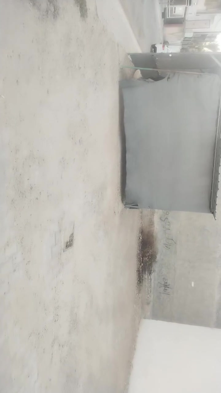 السلام عليكم قطعه أرض للبيع فلوجه حي نزال مساحه ١٢٧ متر ركن شارع ١٥ موقع مميز جدا نافد من شارع السد السعر متر ٩٠٠ وبي مجال بسيط الاتصال على الأرقام الاتيه *********** ***********
