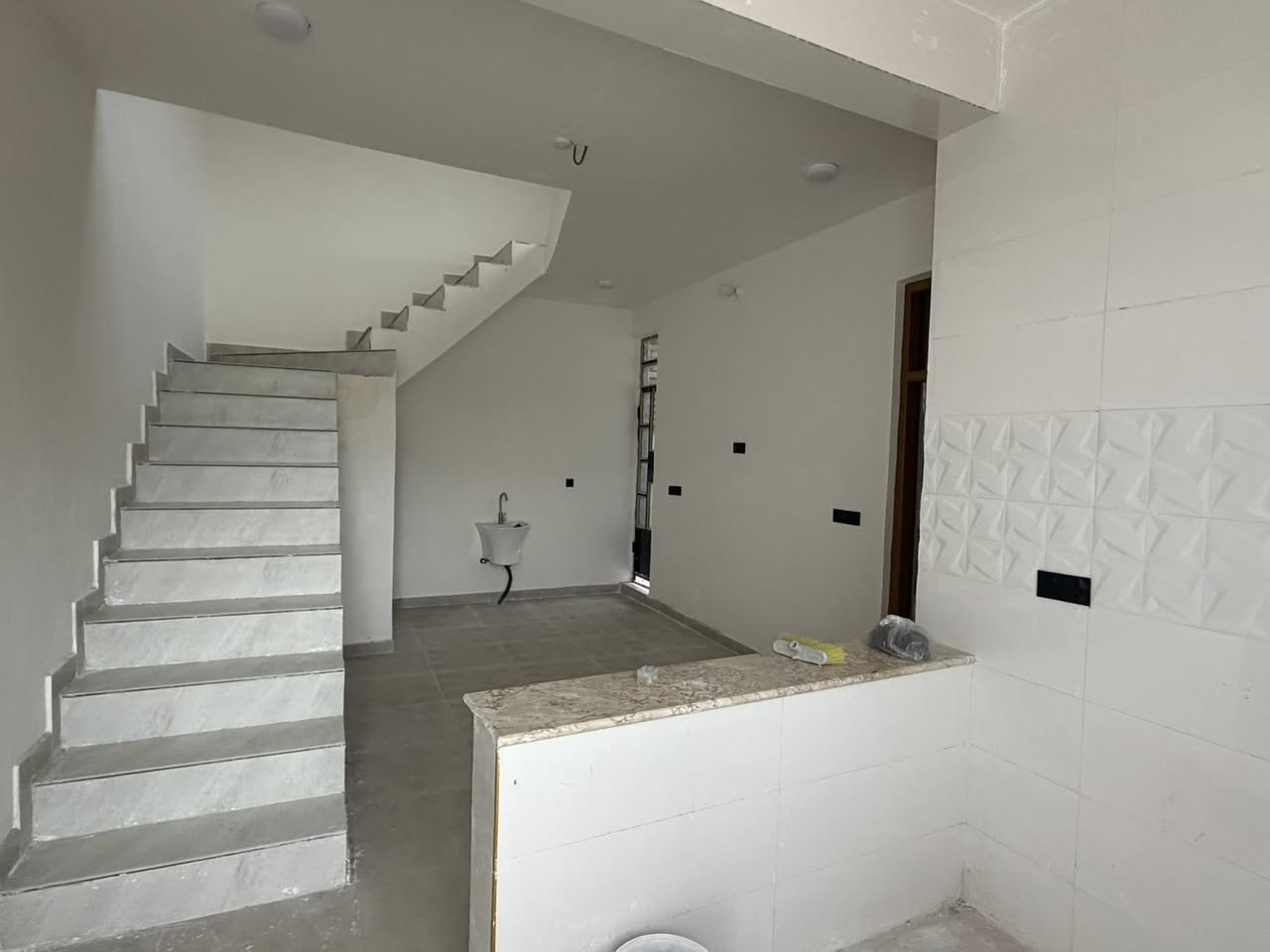 بيوت عدد مساحه كل بيت 100 متر في الموظفين الزراعي بناء حديث وجاهز للسكن للاستفسار 
***********
***********
