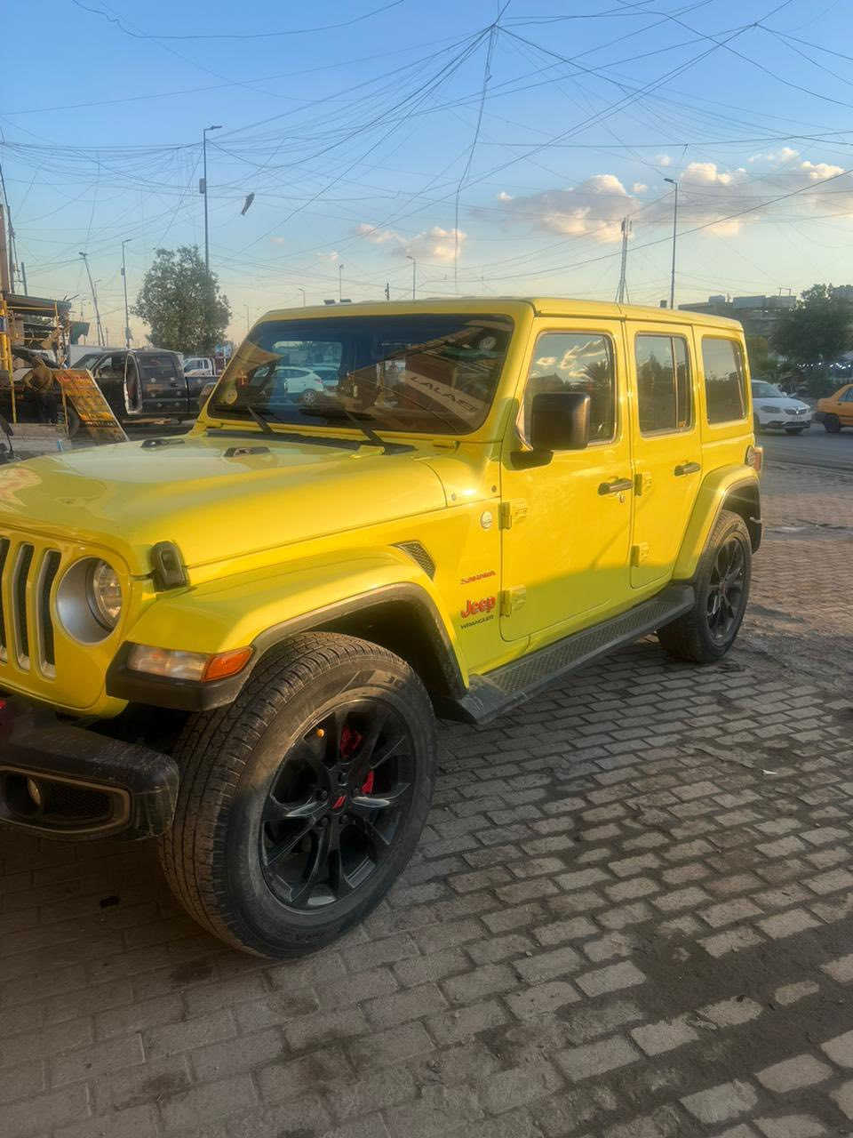 السلام عليكم جيب رانكلر 4Xe 2023  لون مميز  حادث بسيط للبيع
بچم كبس سياره جدا نضيفه  

Jeep Wrangler 4Xe 2023 2.0L 4

حجم المكينه : 2000 تيربو  

                       السياره حادث بسيط
داخل المنشور 

‎#المواصفات 

1.قماره تتفصخ اصير كشف
2.بصمه 
3.لوكير
4.كشافات 
5.شحن خارجي
6. شاشه
7.بيها سستم صوت 
تخم تاير جديد 
للاستفسار الاتصال على الرقم
***********
