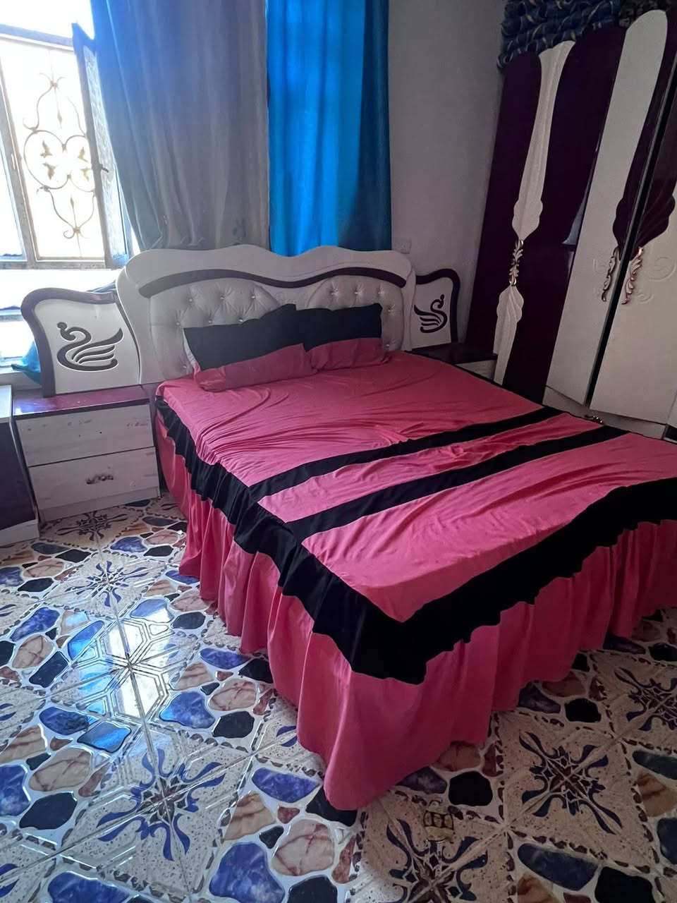 السلام عليكم عندي غرفه نوم للبيع سعرها كلش مناسب ***********

