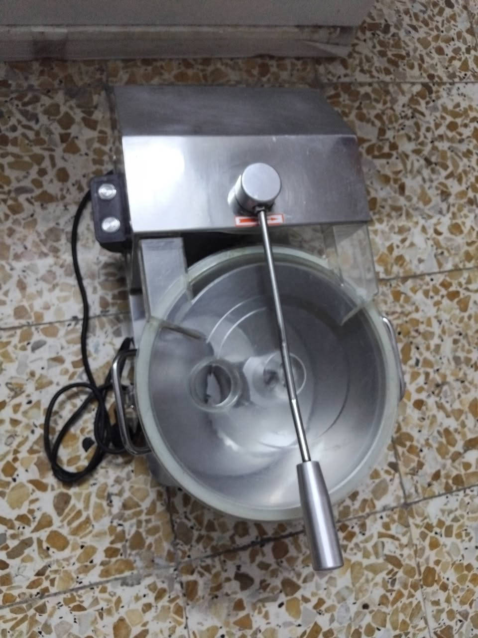 سلام عليكم من رخصة الادمن المحترام عندي خلاط حمص وجميع الصوصات10 لتر للبيع السعر 300 بغداد الكرخ هاتف ***********
