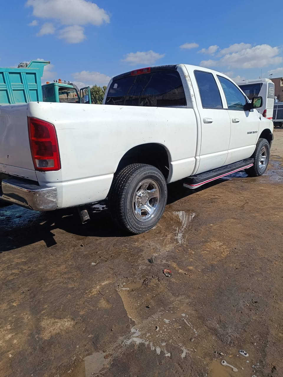 السلام عليكم للبيع دوج رام 2004 مزاد وزارة الداخلية السياره جديده  شواصي بدي كشر كله جديد مكينتها ضعف قليل كير نضيف  تبريد تدفئه صدر تخم تاير  نيكل منضومه زنون شاشه سماعات خير من الله دواخل كلها جديده كير عادي معاملتها مستلمها مال ترقيم وخصصتلها رقم ورقي السياره حلوه مال جناي السعر 63 وبيها مجال حك الجيه مكاني بابل مركز مدينه 📞***********
