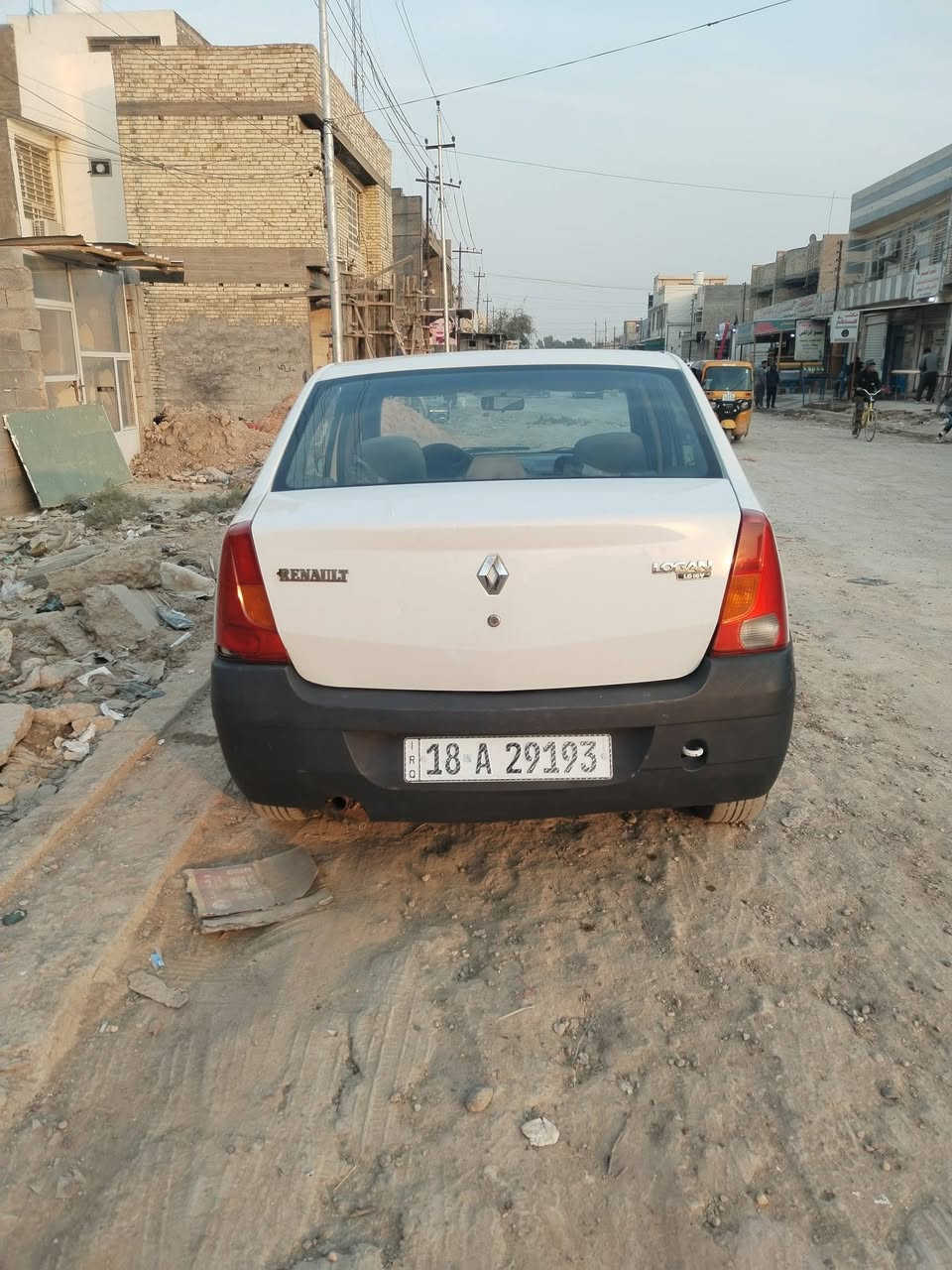 رينو لوكان ٢٠١٢ بأسمي سنوية لل٢٩ تخم تاير جديد تدفئه تبريد شغال بس بيها نواقص السعر ٤٠ مكاني بغداد العبيدي الرئاسه ***********
