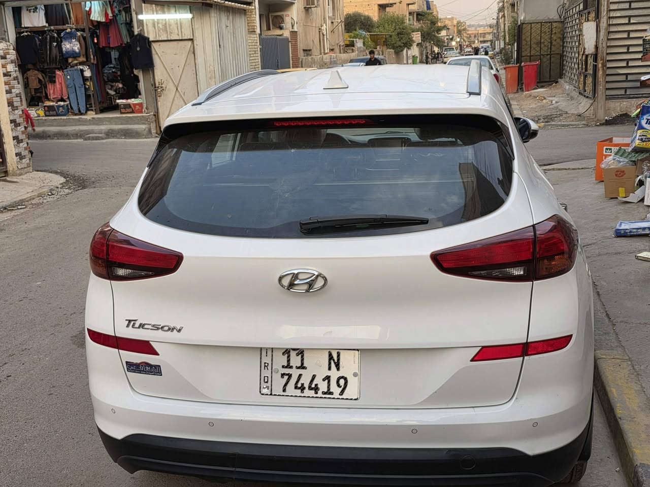 السلام عليكم 
توسان 2020 خليجي  
رقم بغداد 
فول للخير 1/1 
بصمه 
بنوراما 
3انضمه قياده 
كشنات 2 كهرباء 
5 عدسات 
سبير مانازل 
 كفاله عامه 
اسيارا مال بيت وبعدهي وضع شركه 
السعر (220وبيه مجال )
الاستفسار *********** 
مكاني بغداد حي الجهاد
