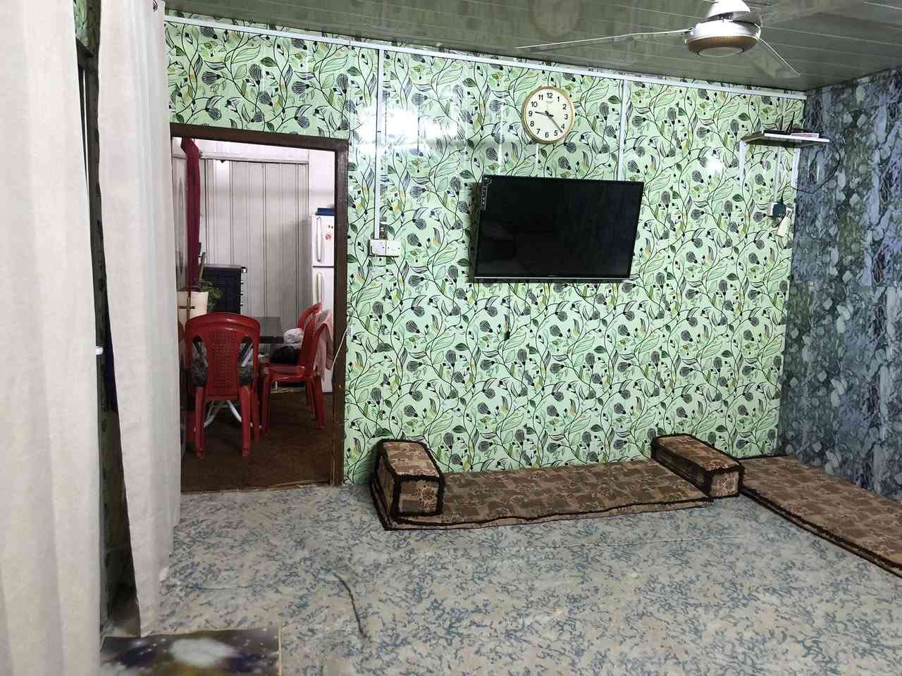 السلام عليكم
كرفان 🏠 للبيع نضيف جداً مدفون  في مجمع الوفاء في منطقة الشعب قرب نادي العربي تفاصيله

غرفة          ٣*٤م

استقبال      ٤*٤م

مطبخ         ٣*٤م

حمام          ١،٥*٢م

ترك            ١*١١م

ترك ثاني     ١*٤م

طرمة         ١،٥*١٠م

للتواصل وتساب ***********

ملاحظة:- البيع مع غراضه او بدونه
