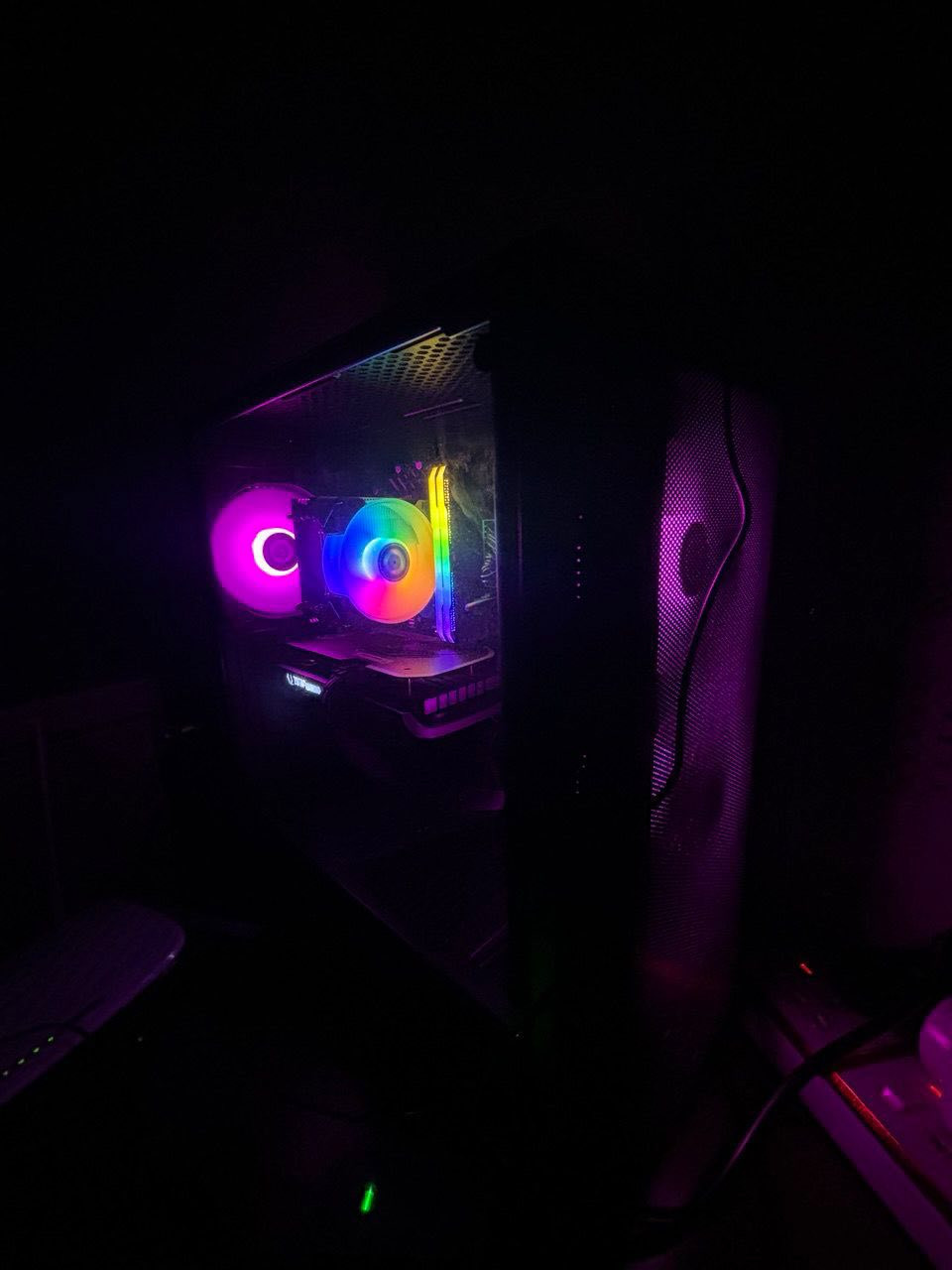 PC   للبيع
CPU: I5 12400F
GPU : VGA RTX 4060 8GB
RAM : 16GB 2x8 3200MHZ RGB
MEMORY : 1TB NVME M.2
MOTHERBOARD : H610 ASUS PRIME M-K D4
MN-200 ECO Z FRGB CPU COOLER
PSU GAMDIAS HELIOS M1 750W BRONZE
MN-2080B STORM MESH 4FAN RGB
MN-2080 GAMING MONITOR 24 INCH 165HZ 1MS IPS G-SYNC - FRYSNC

--

مستخدم قليل جداً

بيع مستعجل 
مكاني كربلاء و يوجد توصيل
***********
