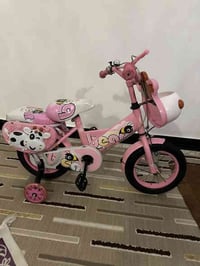 بايسكلات  بناتي 2 للبيع كلش جدد السعر 75  ألف مكاني بغداد  07705446445