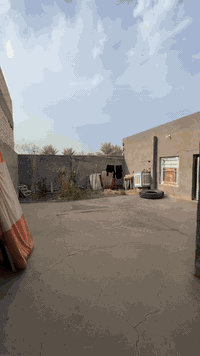 📍الرميثة
بيت للبيع مساحة195منطقة ابو صريفة قرب المولدة غرفتين وصالة ومطبخ   بناء بلوك عكادة ***********
