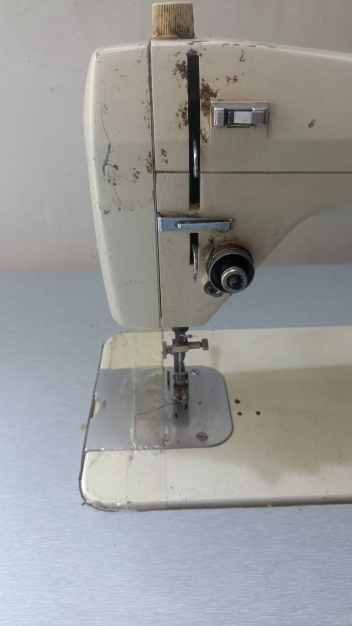 مكينه رجاليه للبيع شغاله هيه ول ميز اي نقص مابيها عوزها بس دهن السعر 175 وبيها مجال للشراي فقط مكاني نجف كوفة شارع المعمل رقم الهاتف(***********) غير متواجد علفيس
