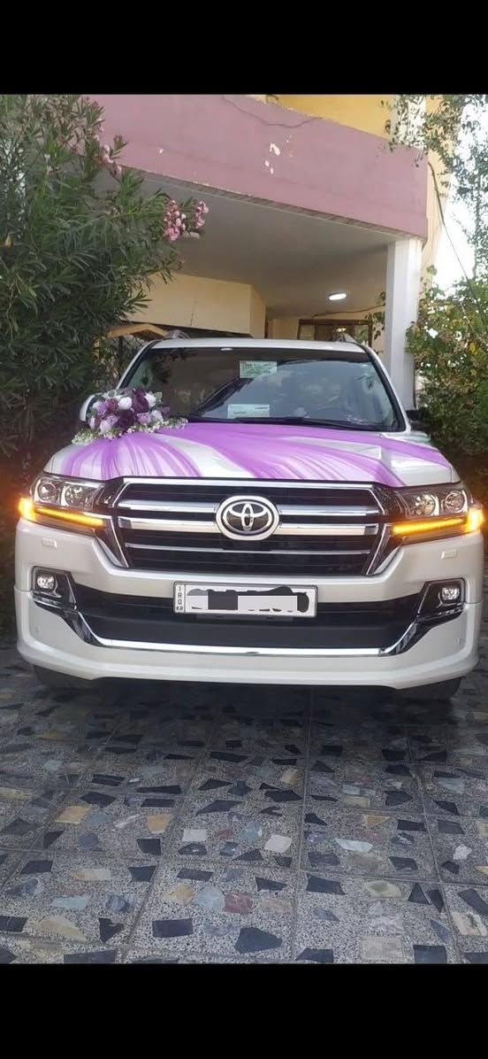 📌 للبيع — تويوتا لاندكروزر VXR فكسار 2019
اللون الخارجي: أبيض
اللون الداخلي: بيج
المحرك: 5.7 لتر V8 (8 سلندر)
القير: أوتوماتيك 8 نمر
الدفع: رباعي 4×4
الكيلومترات: 142 ألف كم
⭐ مواصفات VXR المعروفة:
فول مواصفات 
3 شاشات
فتحة سقف
كشن جلد كهرباء
تشغيل عن بُعد
نظام ترحيب (إنارة + مرايا)
عينه لكزس
دبل ماوس
مثبت سرعة
تحكم دريكسون
حساسات + كاميرات
🛠 الحالة والصيانة: 
✔️ كفالة من صبغ وضربة
✔️ فقط بارد بسيط
✔️ وتكحيل على كد إصبعين 
✔️ الصيانة بالكامل بشركة ساز
✔️ السيارة نظيفة وجاهزة
🛞 إضافات:
تخم تاير ياباني 
رقم أربيل
💰 السعر: 61500 قابل للتفاوض 
📍 الموقع: البصره الجنينه 
📞 الاتصال: ***********  
واتساب ***********
