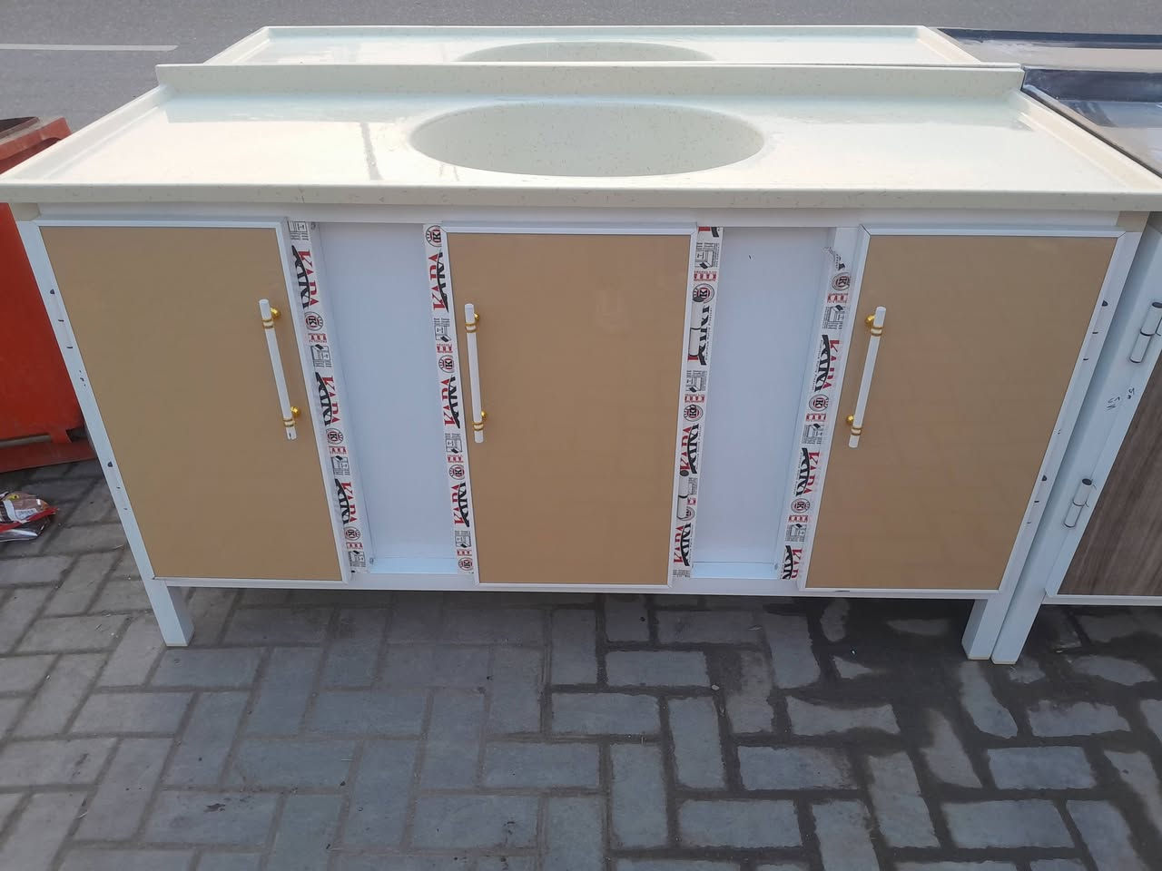 يالله تم وصول سنكات  مرمر الثقيل شقل بنل درجه أوله بلاش بسعر 160 الف القياس متر ونص 
العنوان بصرة حيانيه اول الاين شارع القائد الاستفسار***********
