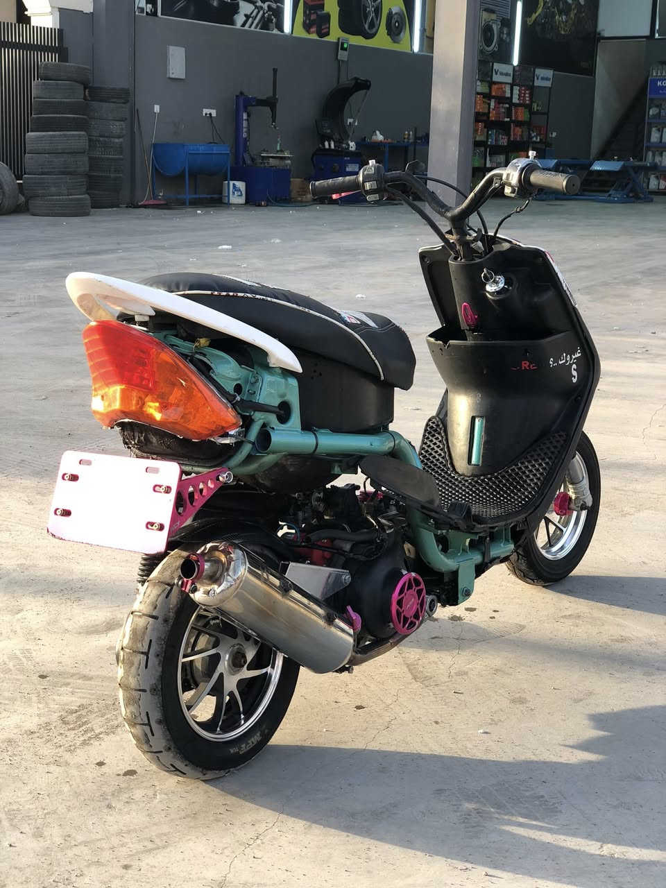 السلام عليكم شونهم الشباب
دراجه ماكس عدله كدامك الدراجه متروسه غراض 

بيه مكينه تشك الكاع دراجه كامله مكمله مصروف عليه خير من الله 

مراوس بتي ماكس ٢٠٠٧ وانطي فرق 

او مراوس حسب القناعه 

*********** 

كاعد ٢٤ساعه
