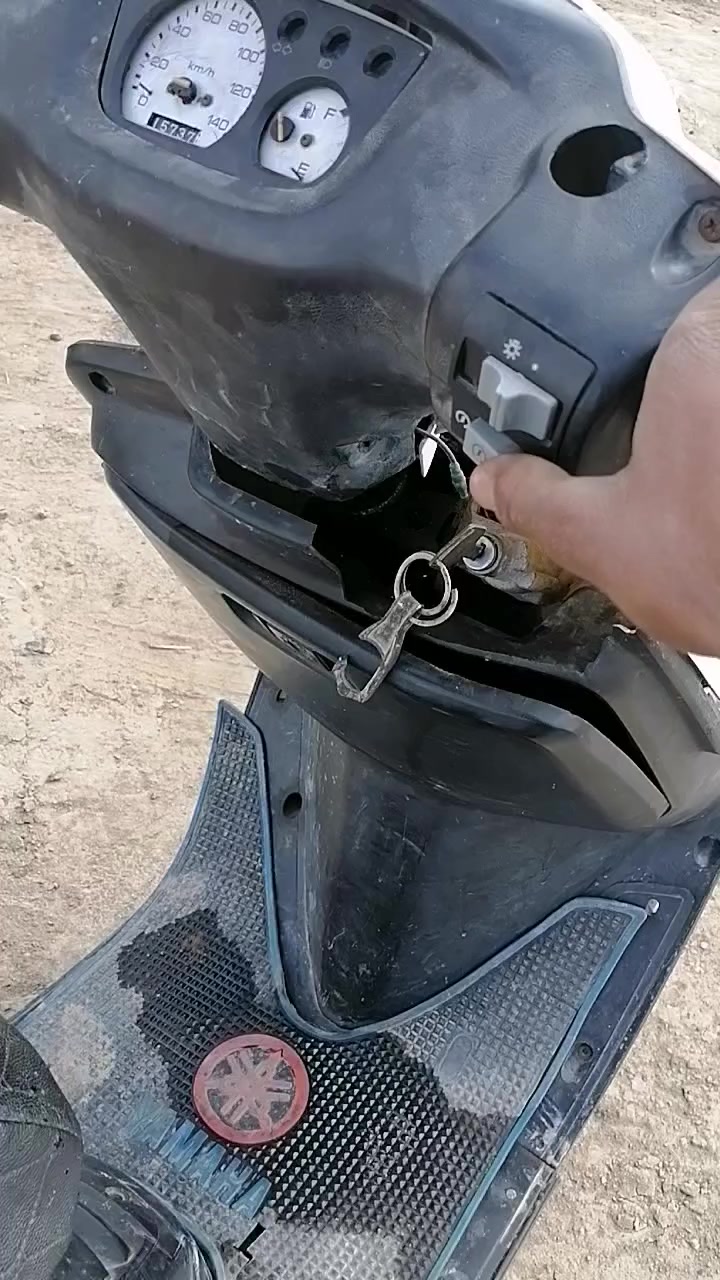 سلام عليكم دراجه البيع نكره سلف سعر 200 وبيهه مجال مكانه ناصريه رقم الهاتف ***********
