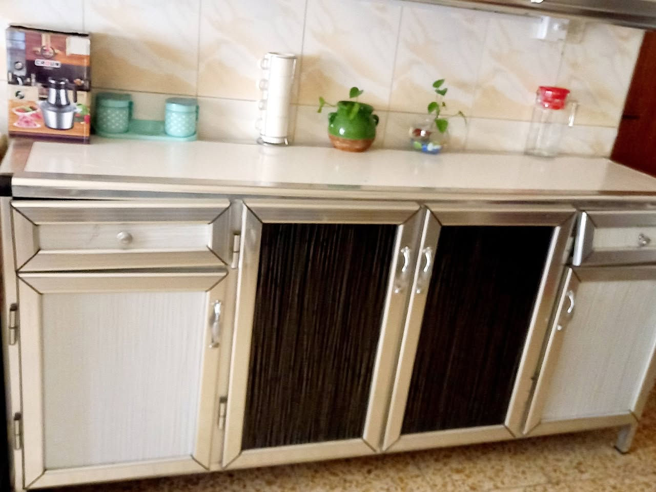 كاونتر المنيوم نظيف ثلاثة قطع للبيع ب٢٥٠


**إذا كنت صاحب هذا الإعلان وتريد حذفه لأي سبب، رجاءا أرسل رسالة إلى الدعم الفني**