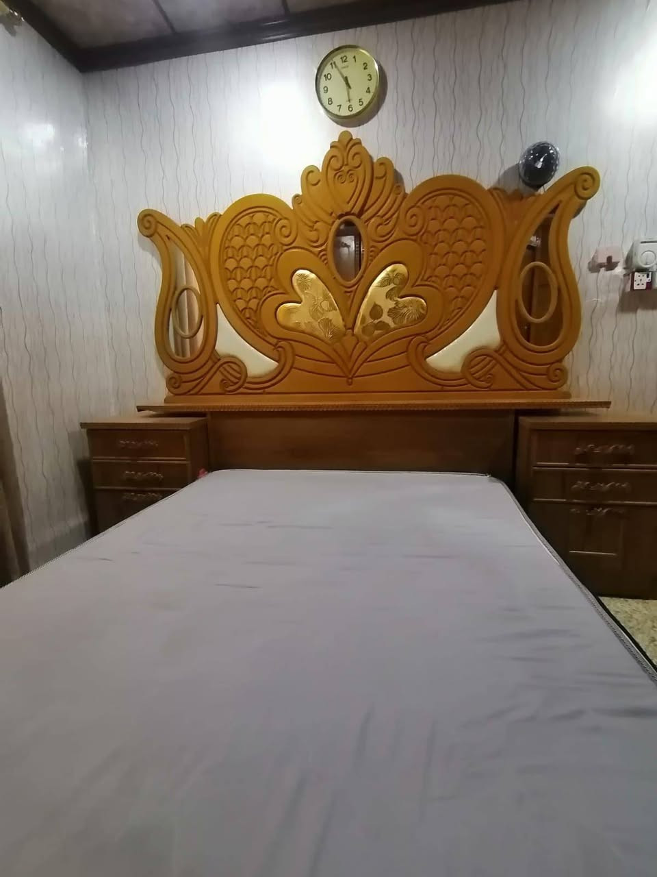 للبيع غرفه جديده لوك 
نظافتها 100/100
سعر مليون، 150
 اي استفسار اتصل عل رقم
***********
وبي واتساب
